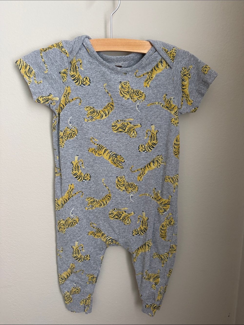 TEA Gray Tiger Print Baby One-Piece Romper SIZE 12-18 months